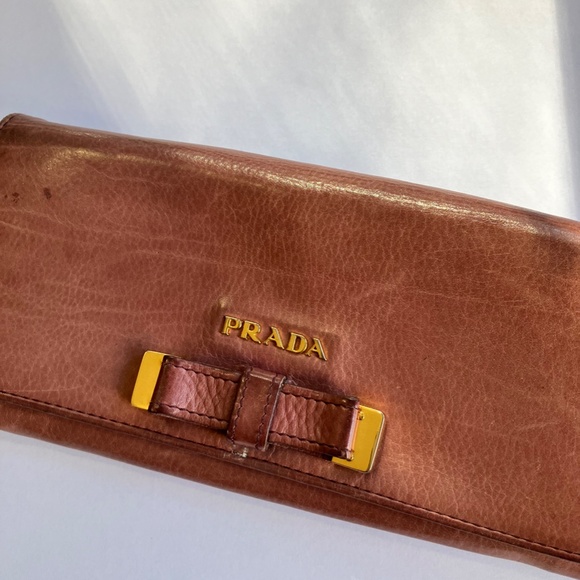 Prada pink and gold bow wallet - Picture 3 of 9